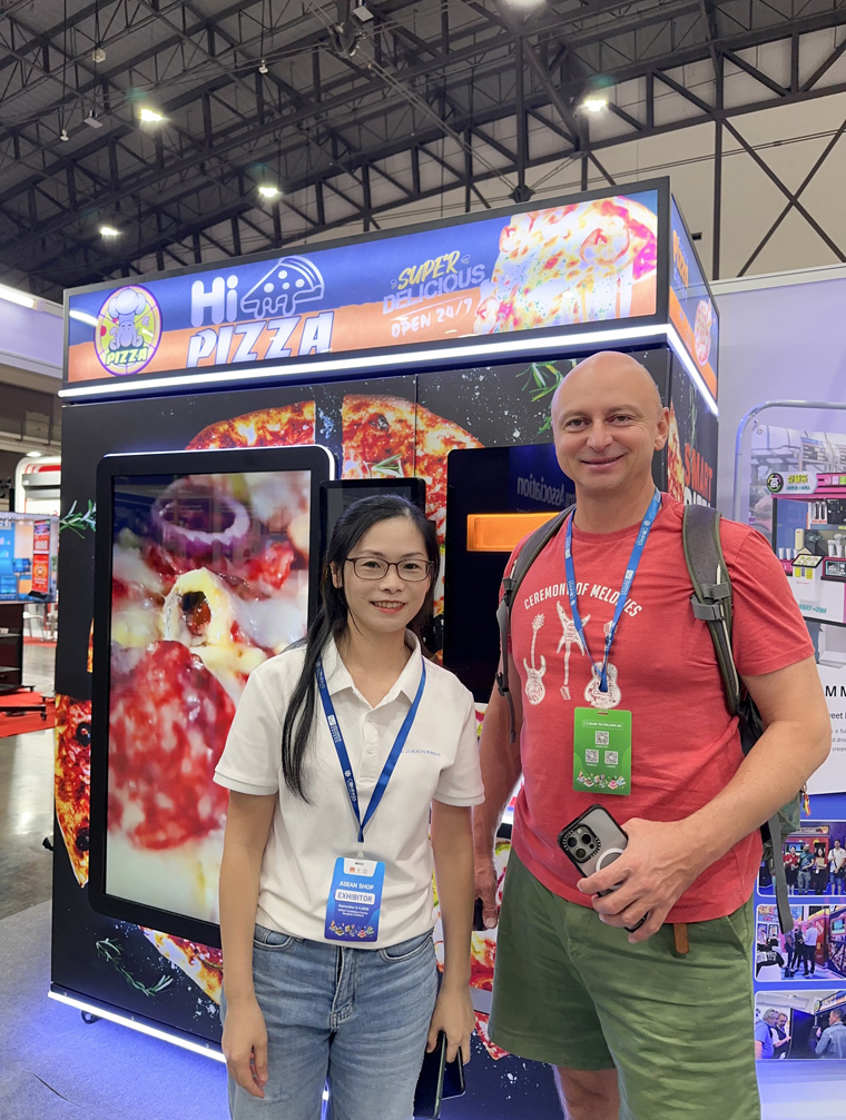 iplaysmart-showcases-smart-pizza-vending-machines-at-vend-asean-2.jpg