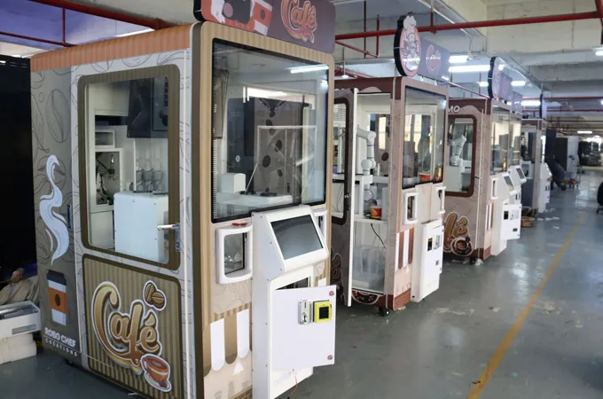 AI coffee robot VS traditional vending machine