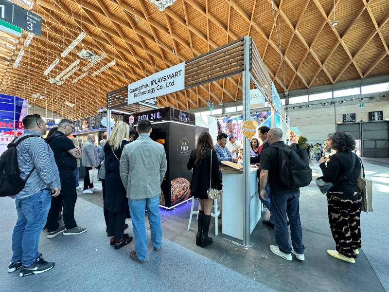 italy-show-recap-iplay-smart-fryer-pizza-machine-draw-crowds-5.jpg