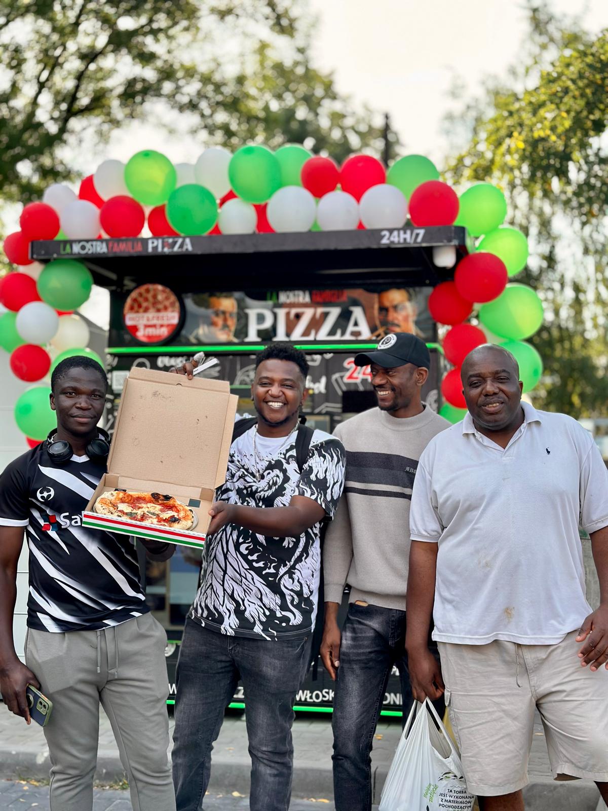 why-are-pizza-vending-machines-so-popular-overseas-6.jpg